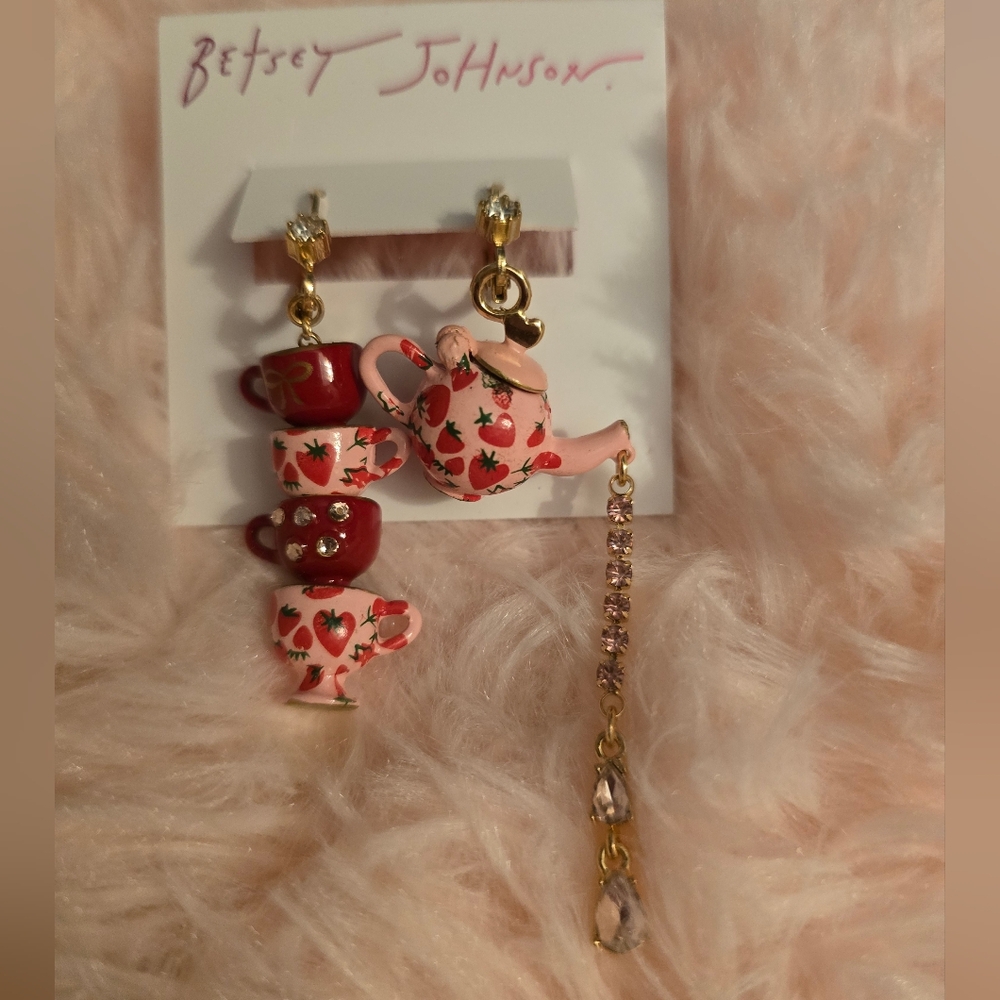 Betsey Johnson Mismatched Teapot and tea cup dangle earrings! - Picture 7 of 15